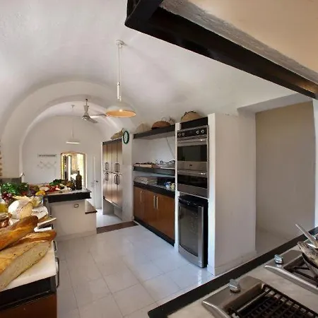 Sleeps 14 Pool Air Con Wifi 빌라